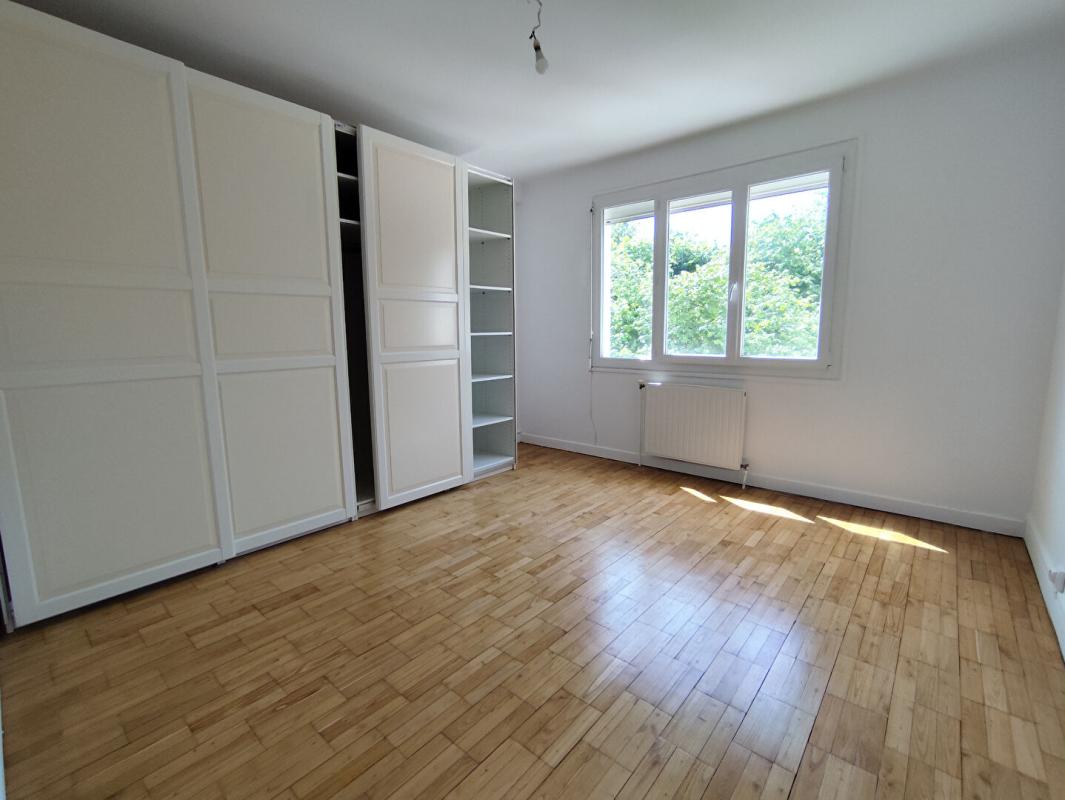 SAINT-BRIEUC Appartement Saint Brieuc Centre-ville 89 m2, 3 chambres 7