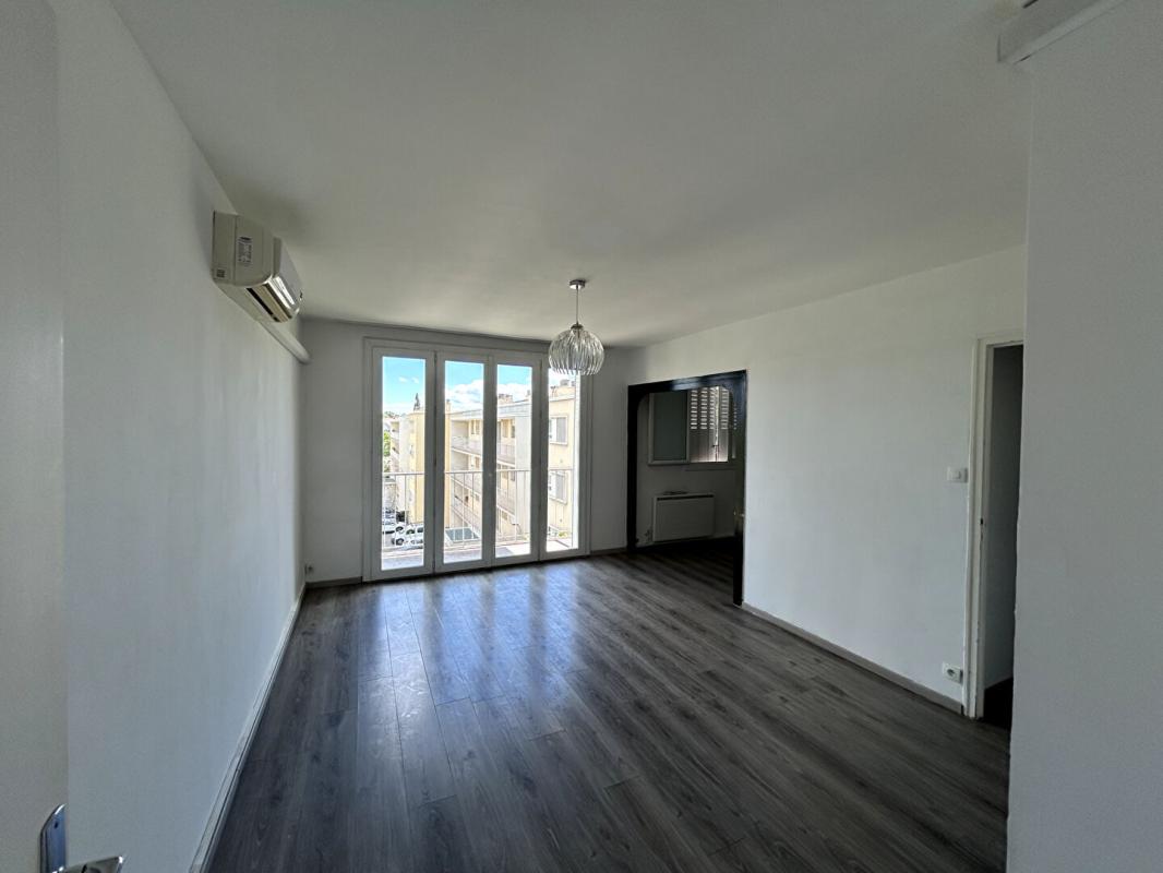 DRAGUIGNAN À vendre T4 lumineux au dernier étage, proche centre-ville et commerces 2