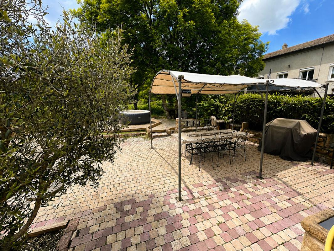 SAVIGNY SAVIGNY, maison 189m2 sur terrain  avec dépendance 6