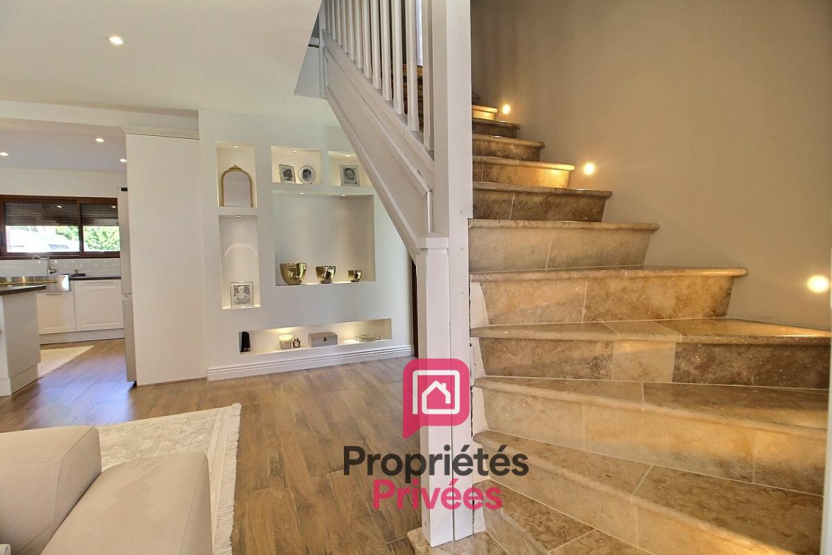 AMILLY Coup de Coeur pour cette contemporaine de 150 m2 aux espaces lumineux ! 11
