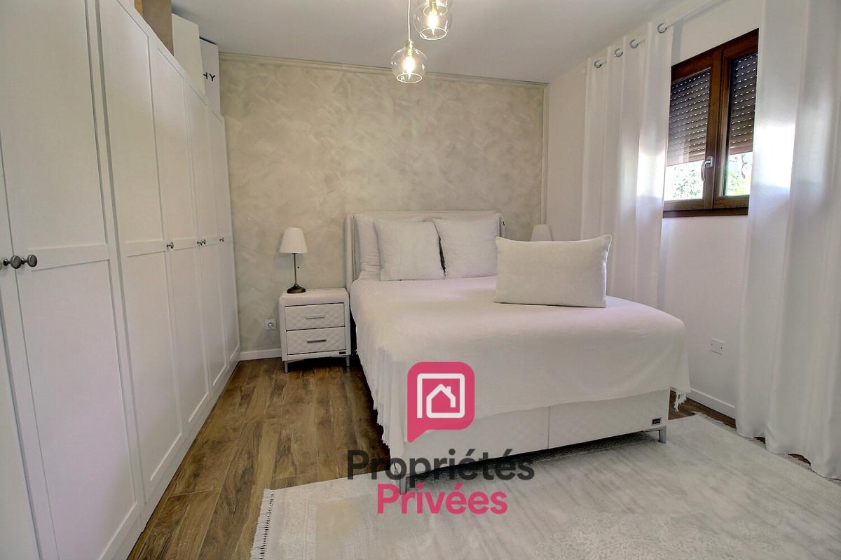 AMILLY Coup de Coeur pour cette contemporaine de 150 m2 aux espaces lumineux ! 12