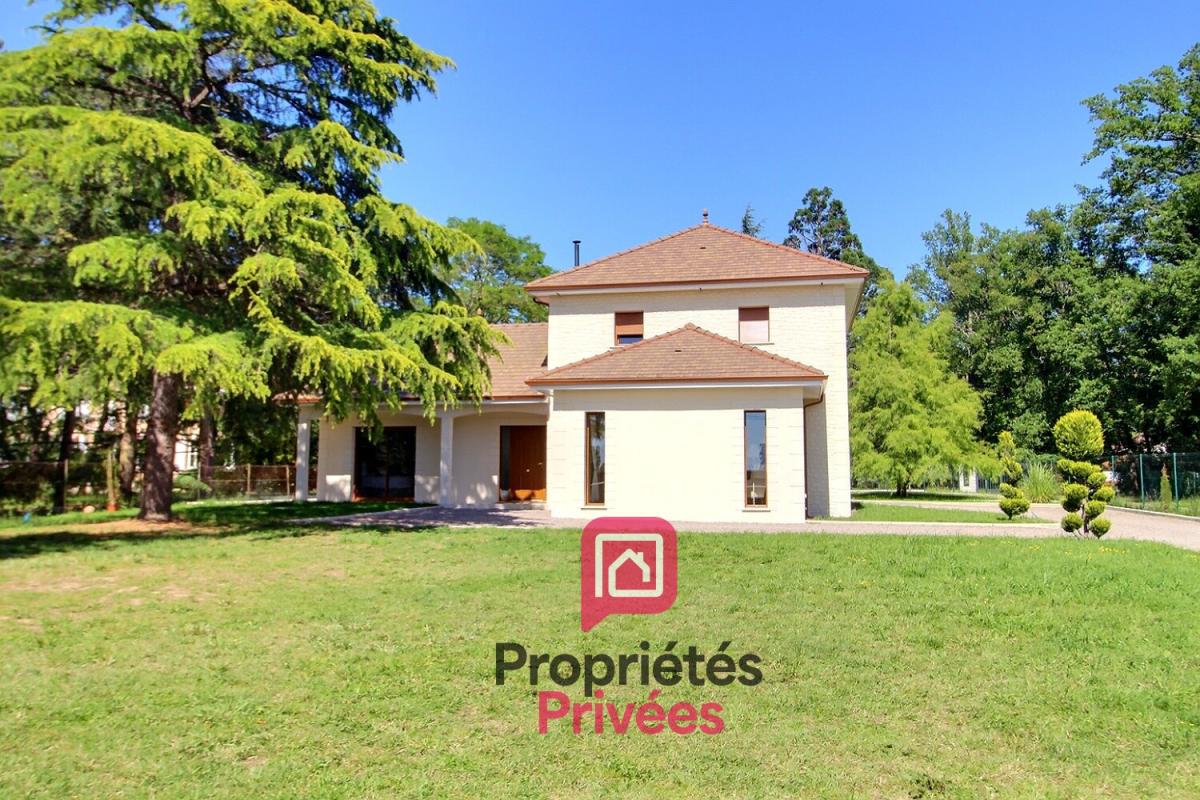 AMILLY Coup de Coeur pour cette contemporaine de 150 m2 aux espaces lumineux ! 14