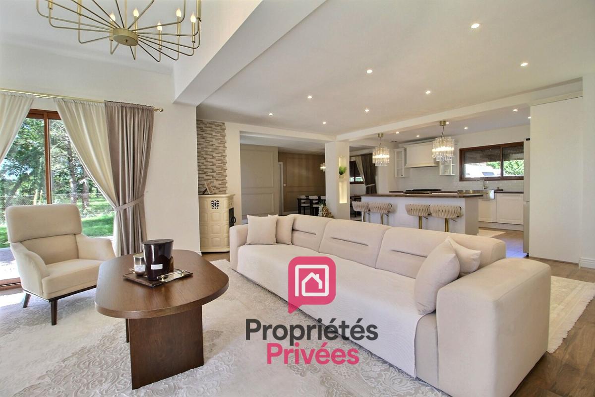 AMILLY Coup de Coeur pour cette contemporaine de 150 m2 aux espaces lumineux ! 6