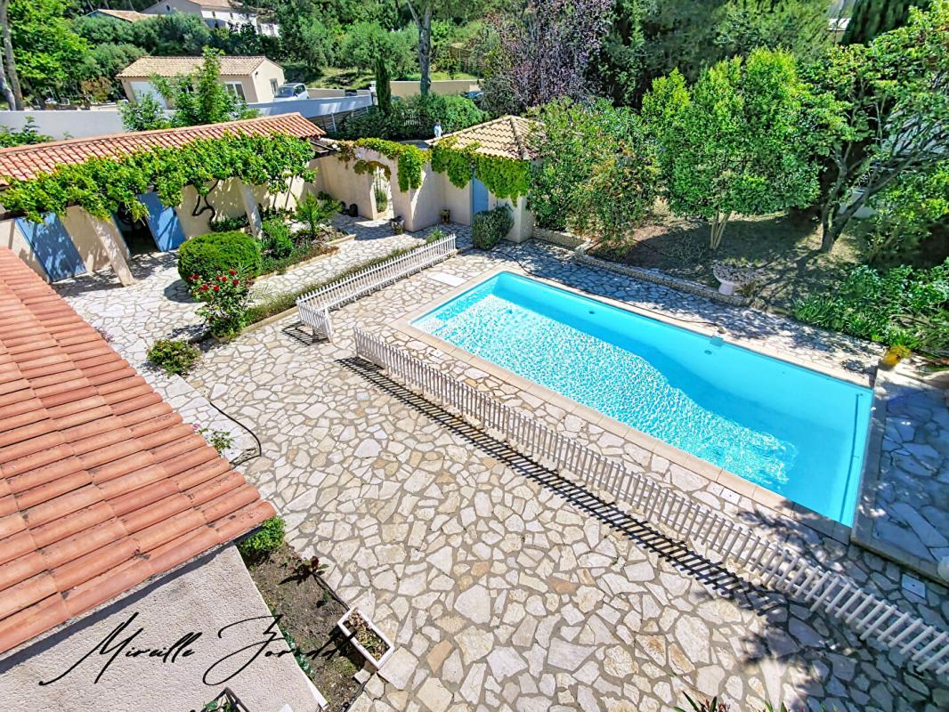 BEAUCAIRE A VENDRE BEAUCAIRE Maison de 134m² avec 4 chambres piscine, garage et annexe 1
