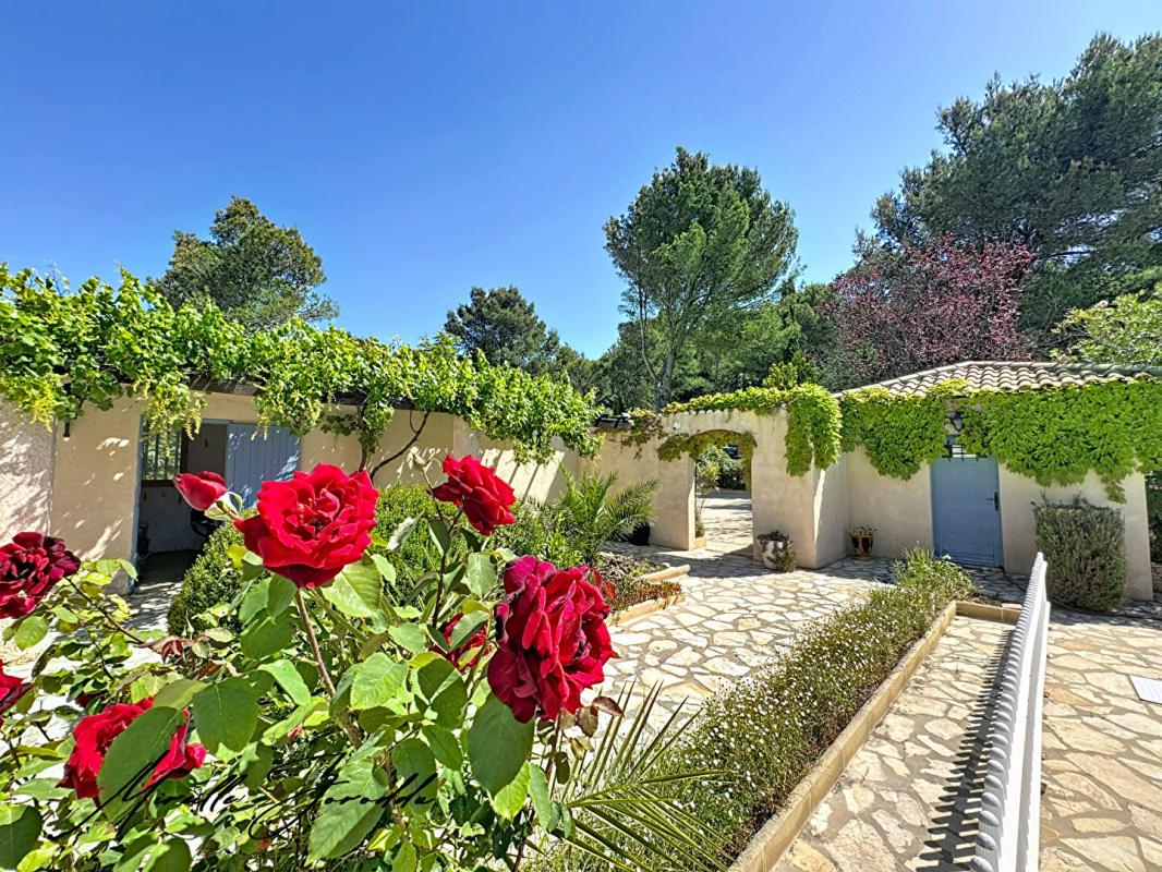 BEAUCAIRE A VENDRE BEAUCAIRE Maison de 134m² avec 4 chambres piscine, garage et annexe 10