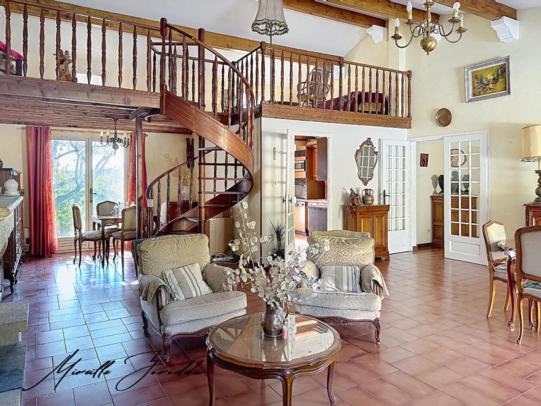 BEAUCAIRE A VENDRE BEAUCAIRE Maison de 134m² avec 4 chambres piscine, garage et annexe 3