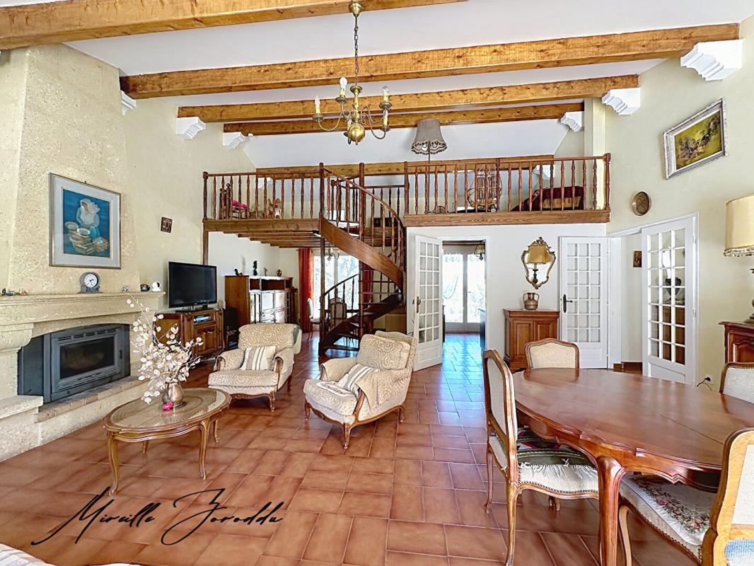 BEAUCAIRE A VENDRE BEAUCAIRE Maison de 134m² avec 4 chambres piscine, garage et annexe 4