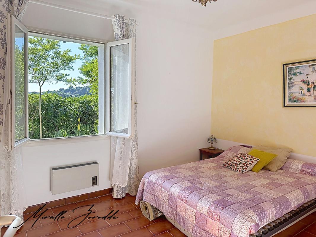 BEAUCAIRE A VENDRE BEAUCAIRE Maison de 134m² avec 4 chambres piscine, garage et annexe 5