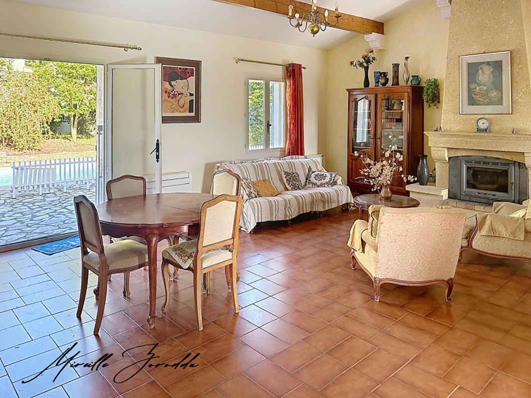 BEAUCAIRE A VENDRE BEAUCAIRE Maison de 134m² avec 4 chambres piscine, garage et annexe 9