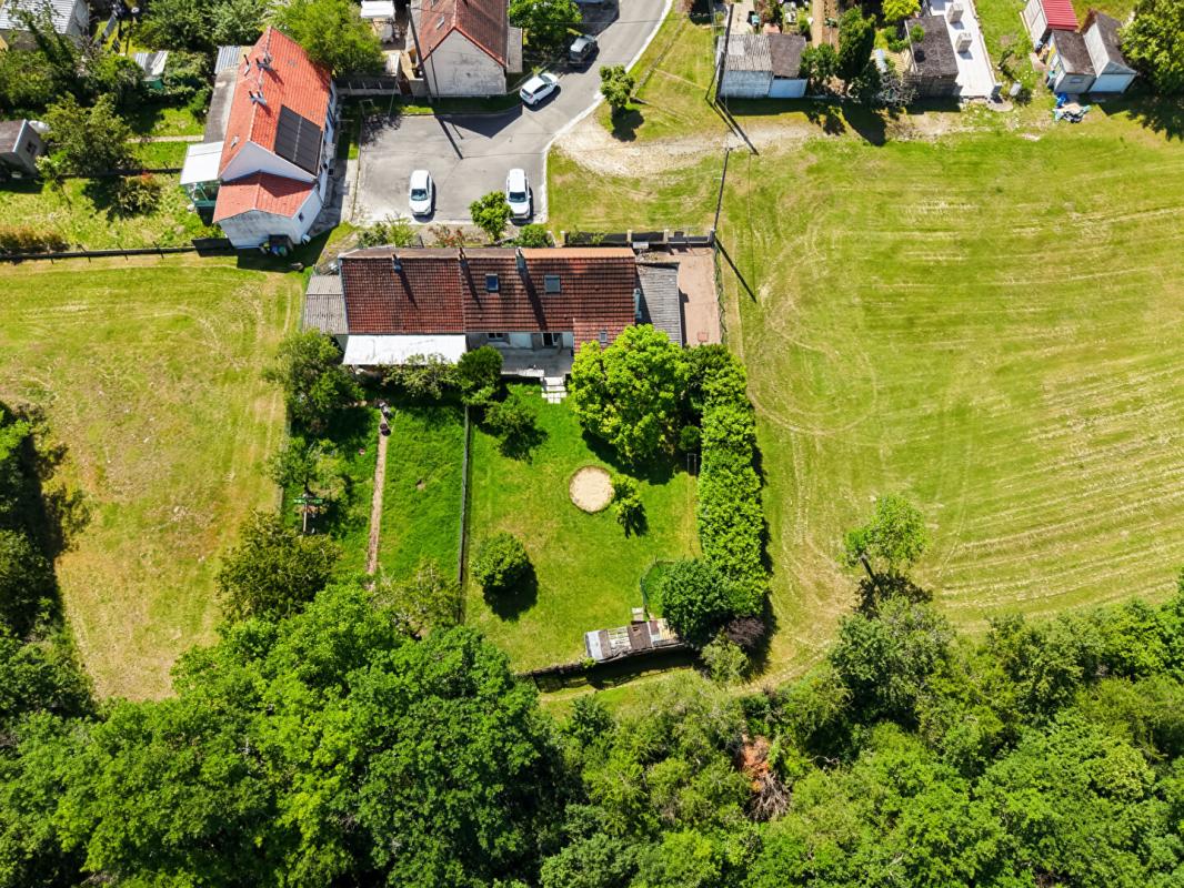 VENESMES Maison de charme dans une impasse, Calme et potentiel à Venesmes 1