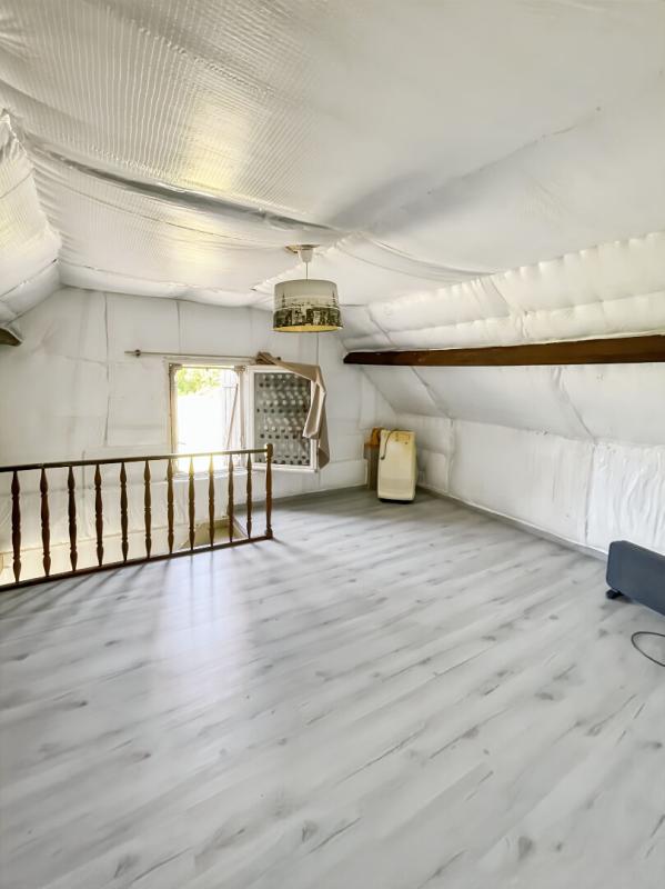 VENESMES Maison de charme dans une impasse, Calme et potentiel à Venesmes 13