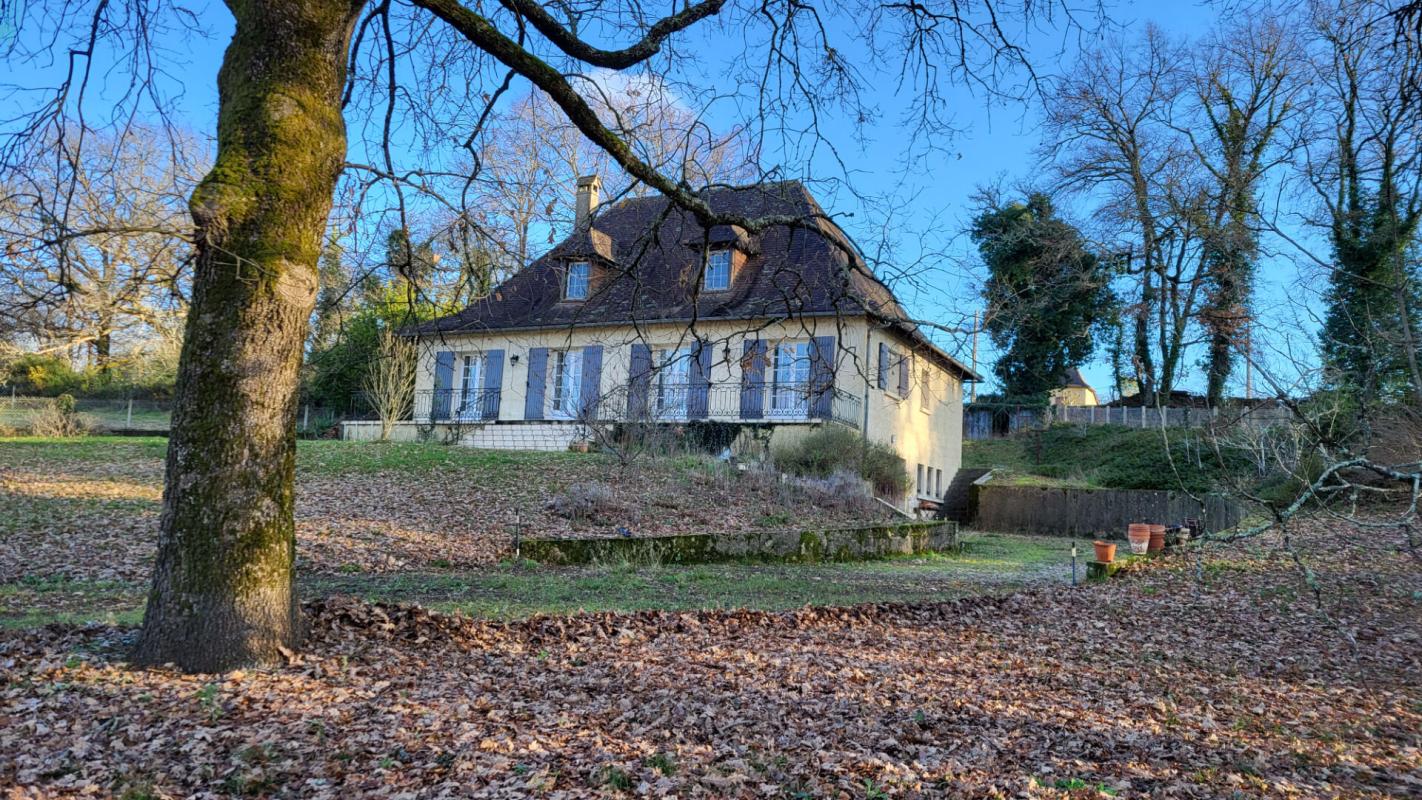 MUSSIDAN Maison 24400 Mussidan 6 pièces 112 m2 sous sol total garage atelier pièce grenier jardin 2350 m² 1