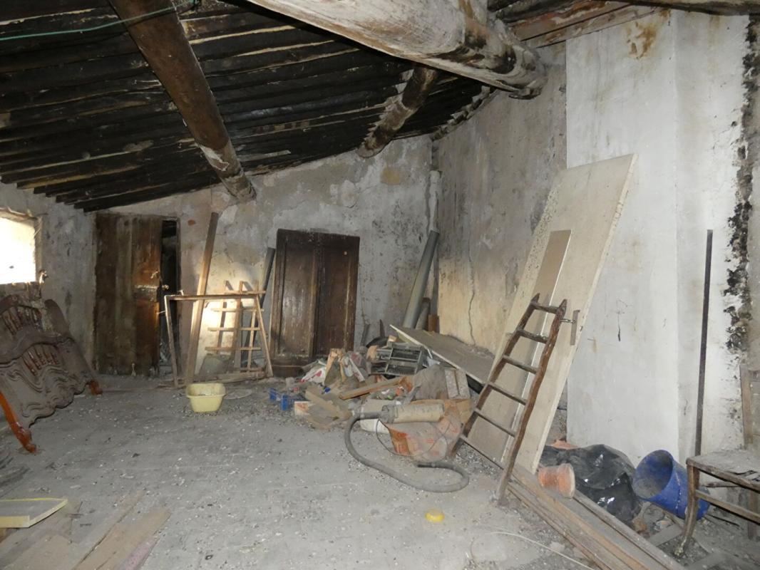 RIANS RIANS MAISON T4 AVEC COUR ET CAVE IDEAL INVESTISSEUR 10