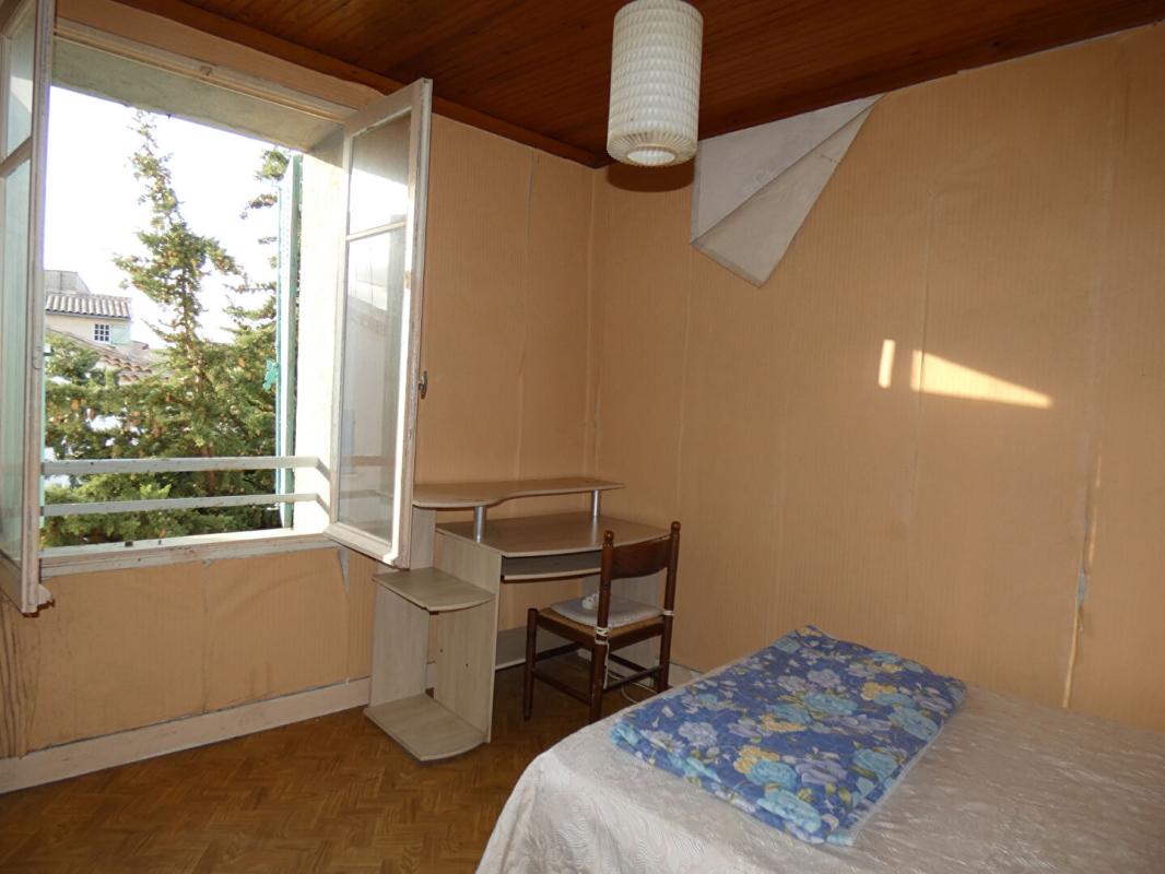 RIANS RIANS MAISON T4 AVEC COUR ET CAVE IDEAL INVESTISSEUR 9