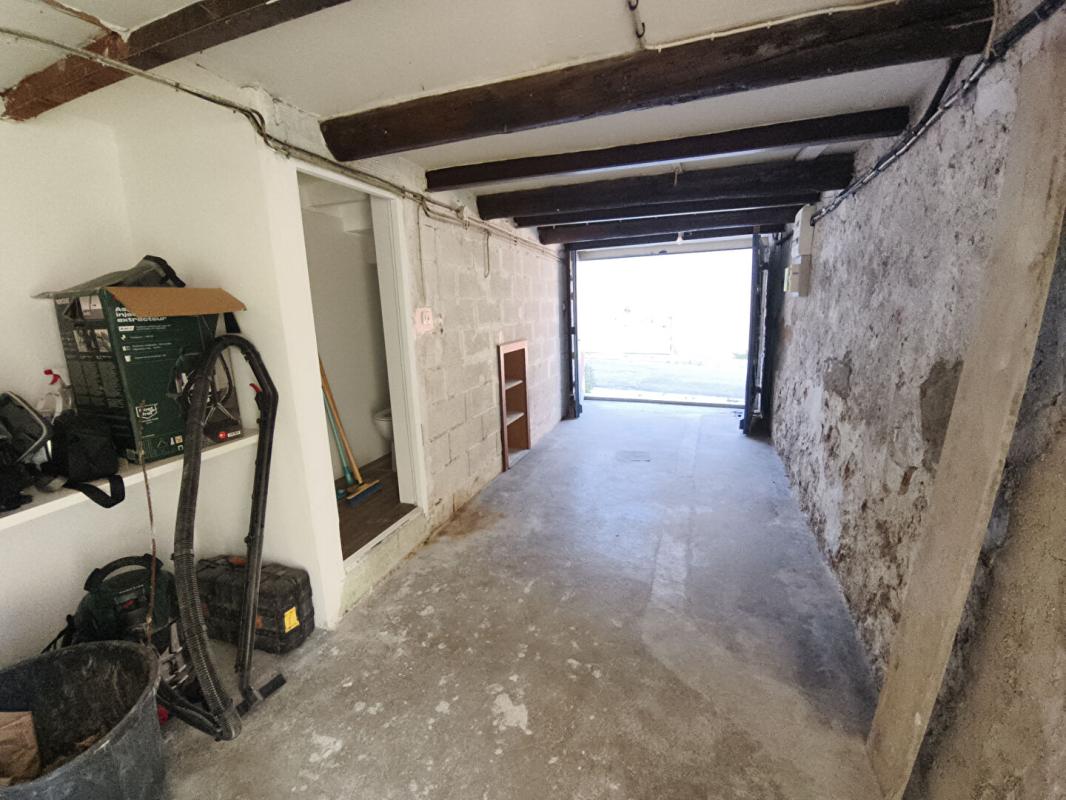 MONTEUX MONTEUX : Maison de ville entièrement rénovée avec garage et cour 3