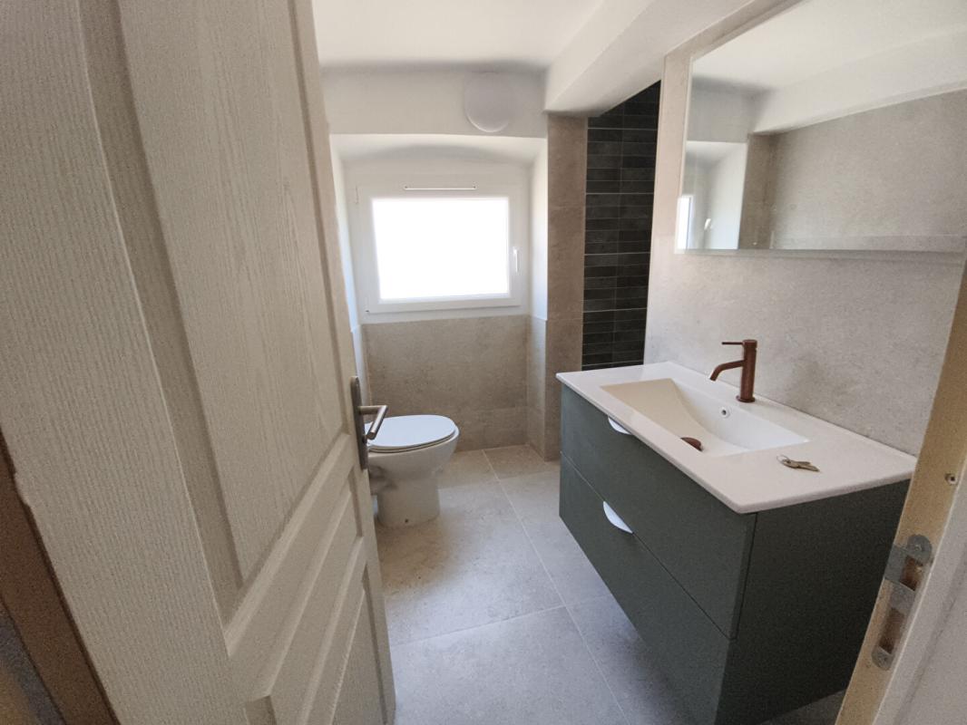 MONTEUX MONTEUX : Maison de ville entièrement rénovée avec garage et cour 5