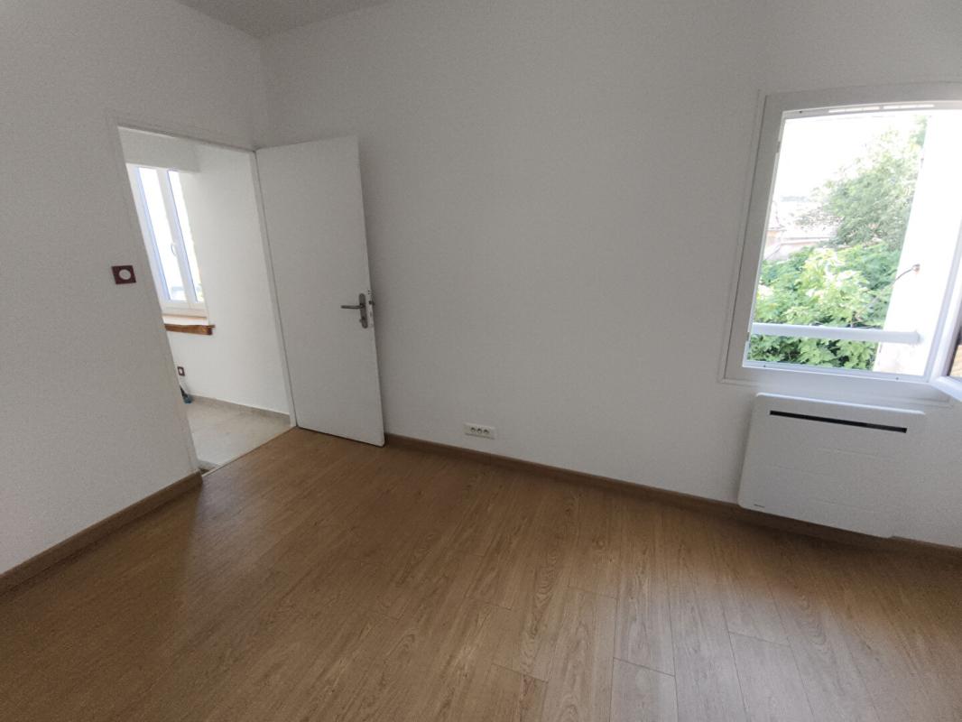 MONTEUX MONTEUX : Maison de ville entièrement rénovée avec garage et cour 7