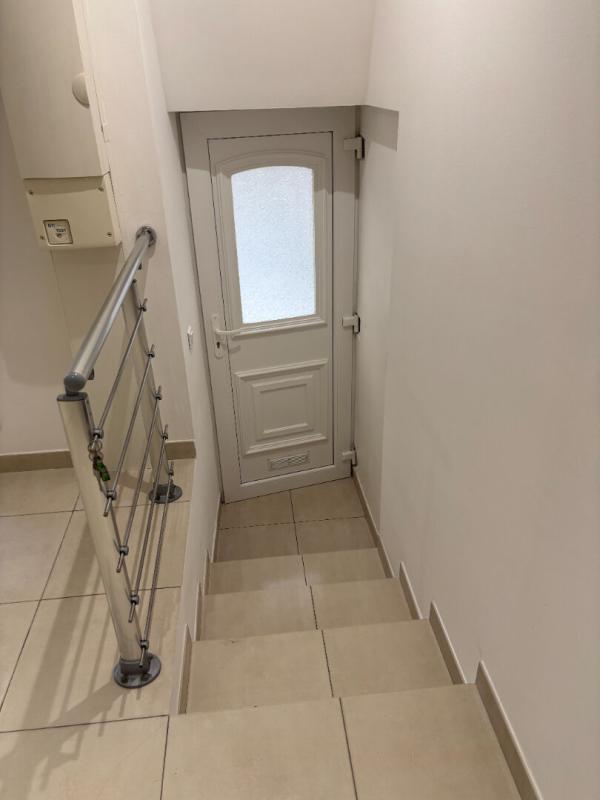LA ROQUEBRUSSANNE Appartement T1 refait à neuf 10