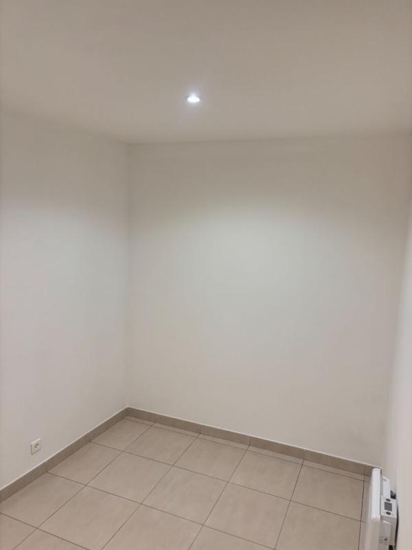 LA ROQUEBRUSSANNE Appartement T1 refait à neuf 12