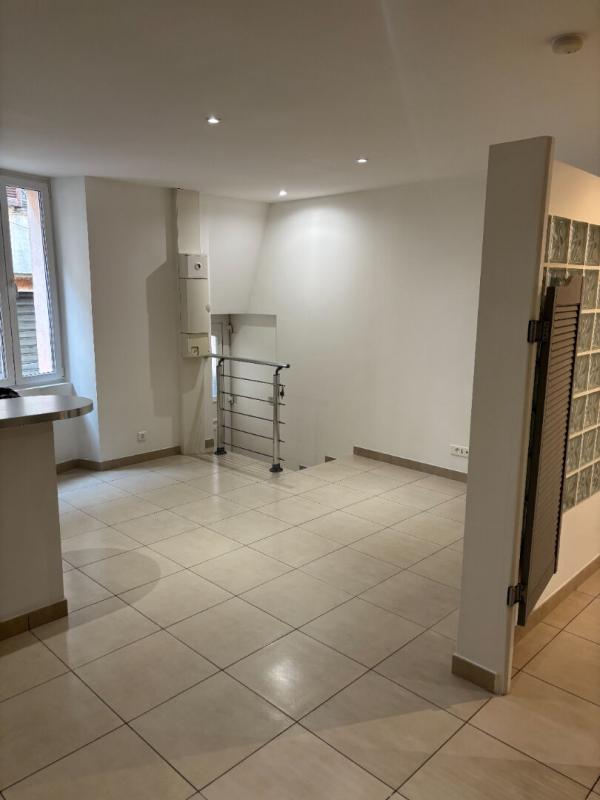 LA ROQUEBRUSSANNE Appartement T1 refait à neuf 7