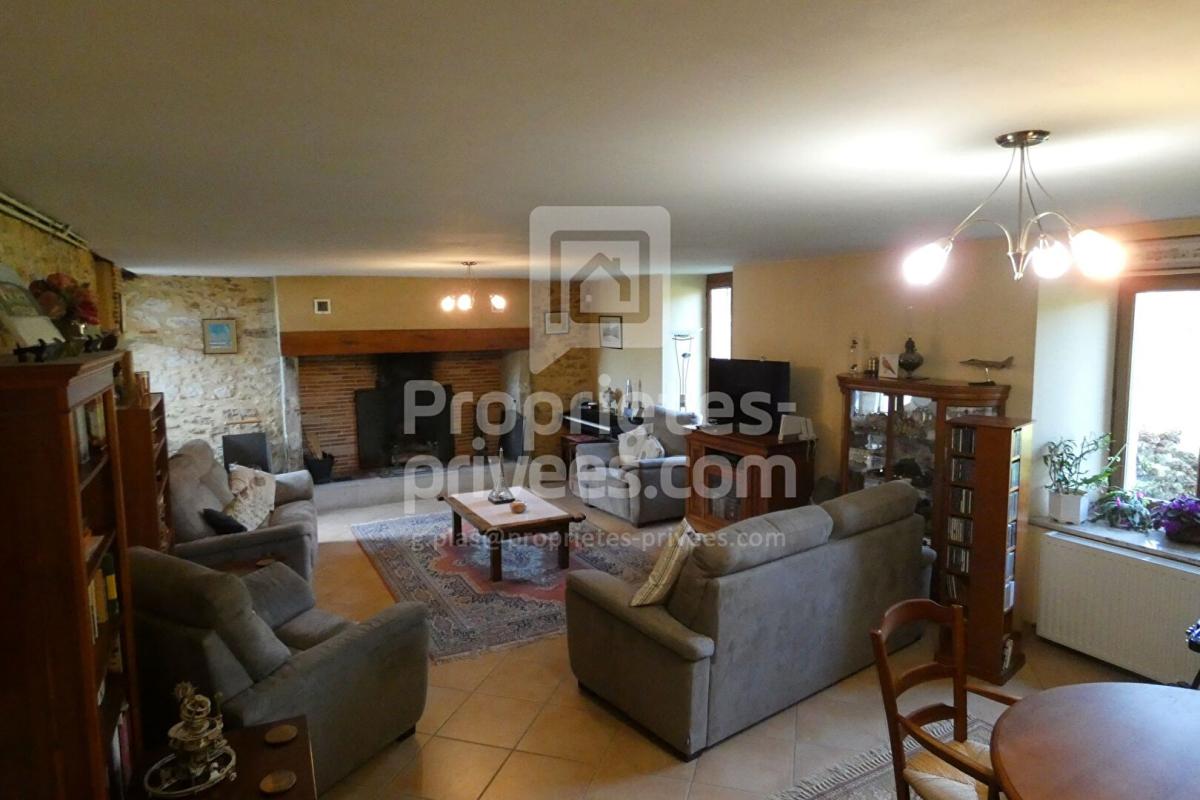 DURAVEL Propriété d'Exception en Pierre avec Piscine et 5 ha, Duravel (46700) 10