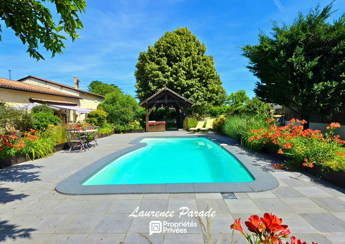 MENESPLET Maison et deux logements garage piscine 1
