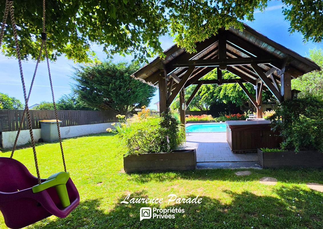 MENESPLET Maison et deux logements garage piscine 12