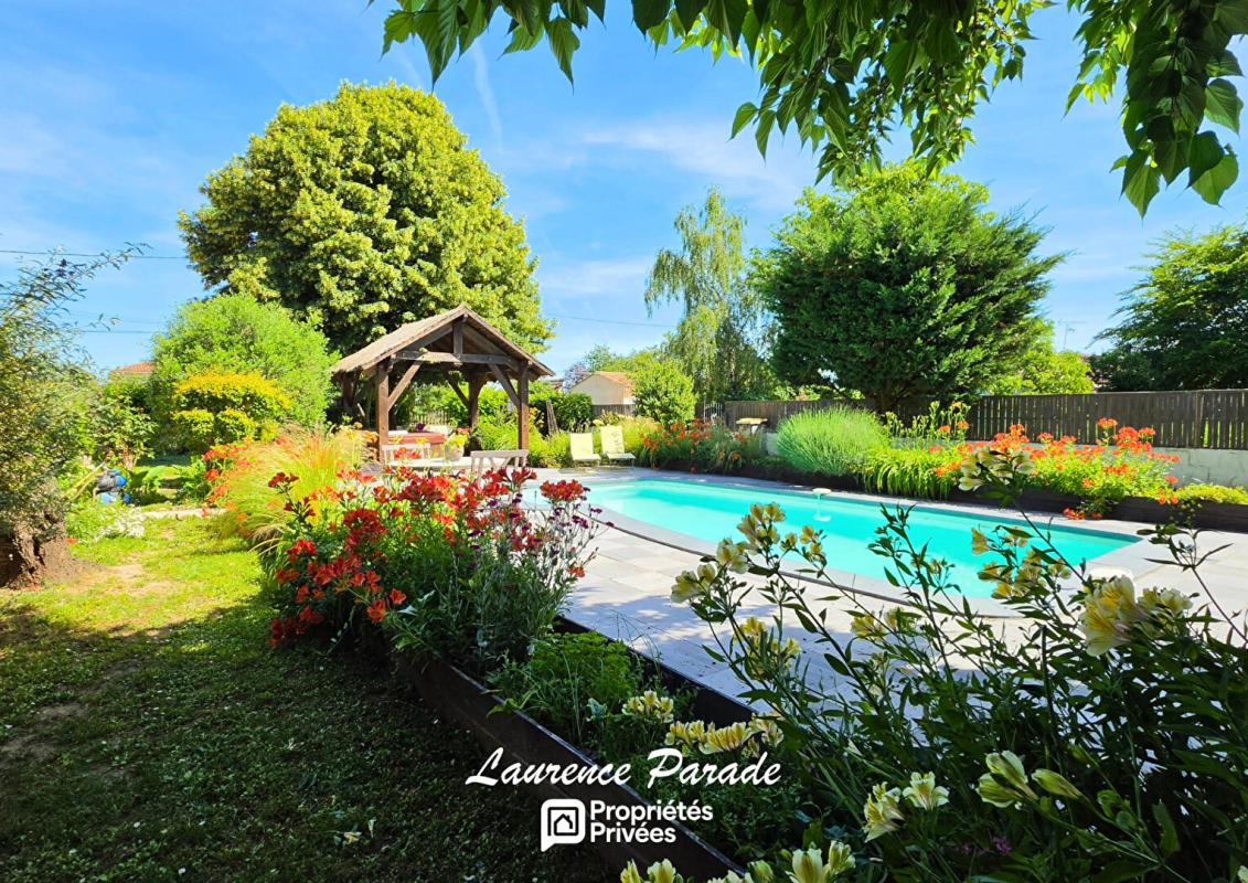 MENESPLET Maison et deux logements garage piscine 13
