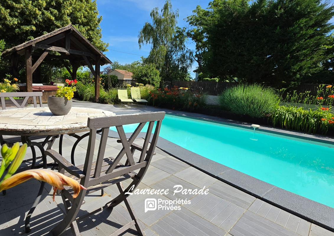 MENESPLET Maison et deux logements garage piscine 2