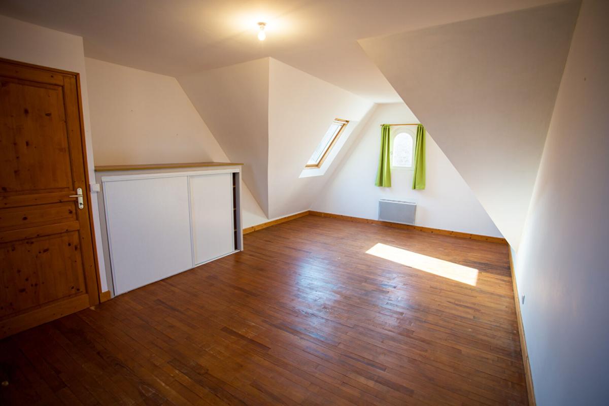 PLEUBIAN Maison rénovée avec 2 logements indépendants 11
