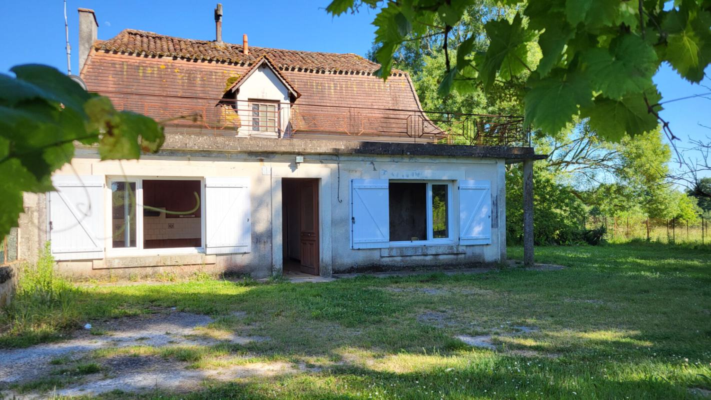BOSSET 241300 Maison Bosset 5 pièces de plain pied 103 m2 à rénover sur parcelle de 2237 m² 1
