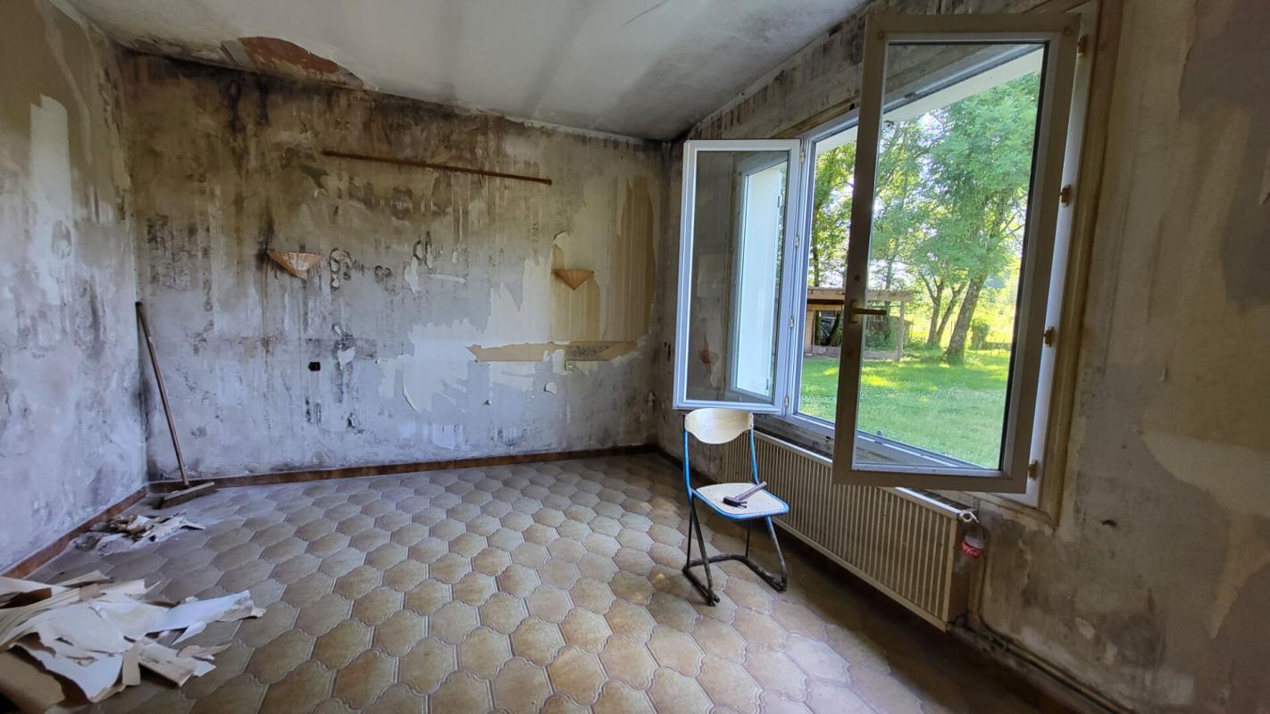 BOSSET 241300 Maison Bosset 5 pièces de plain pied 103 m2 à rénover sur parcelle de 2237 m² 10