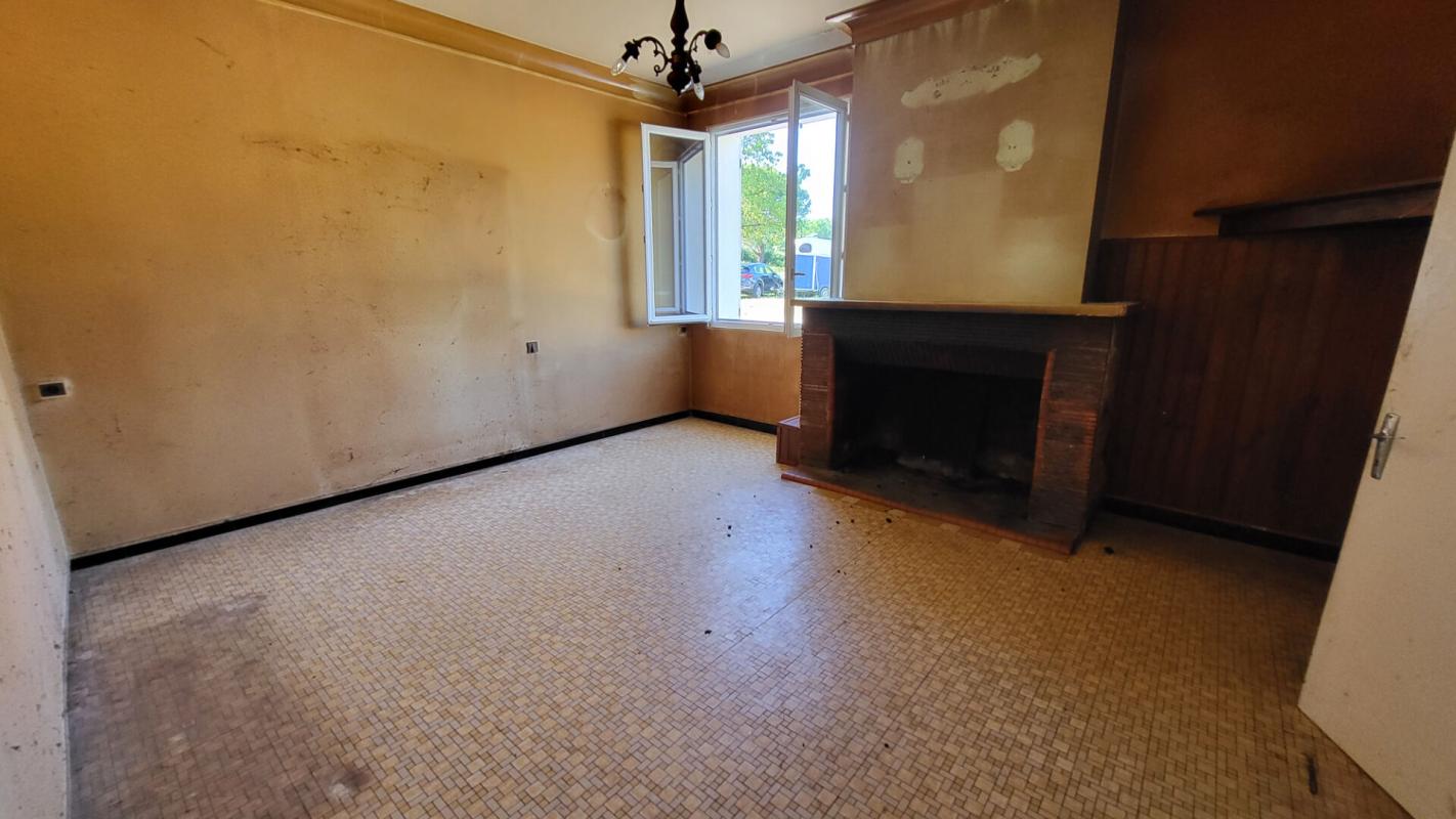 BOSSET 241300 Maison Bosset 5 pièces de plain pied 103 m2 à rénover sur parcelle de 2237 m² 13