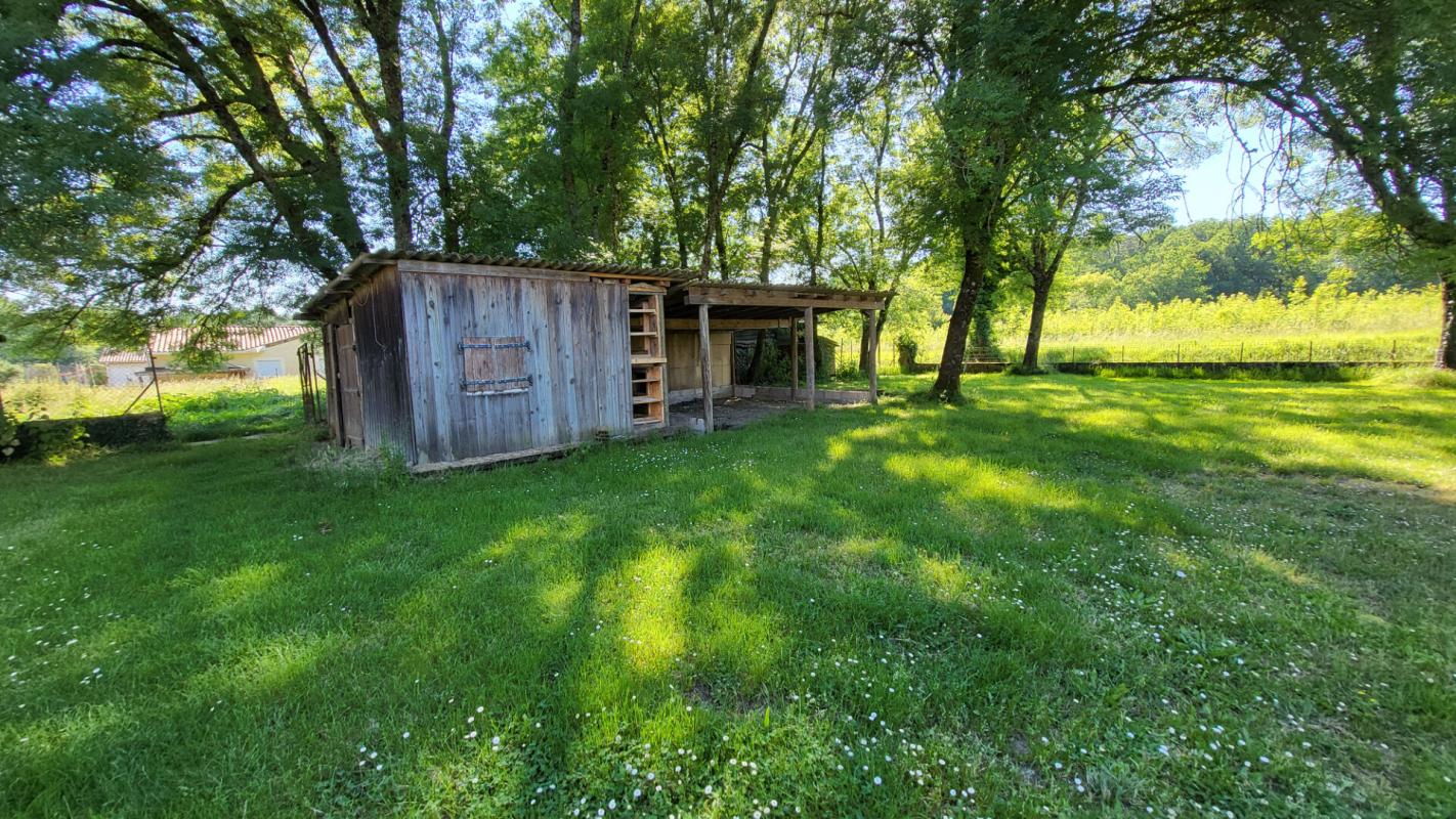 BOSSET 241300 Maison Bosset 5 pièces de plain pied 103 m2 à rénover sur parcelle de 2237 m² 5