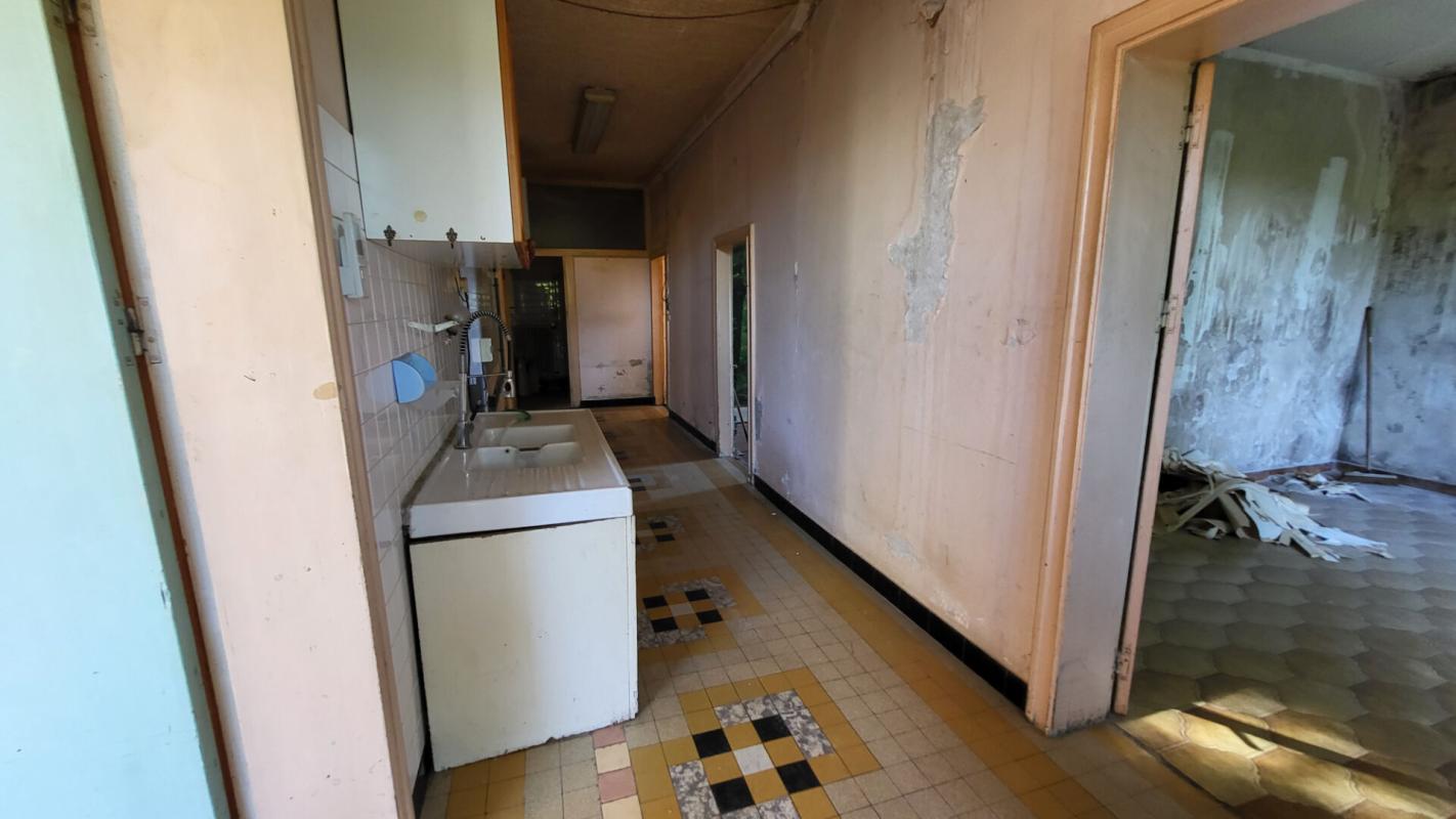 BOSSET 241300 Maison Bosset 5 pièces de plain pied 103 m2 à rénover sur parcelle de 2237 m² 8