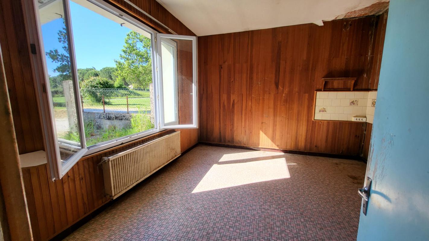 BOSSET 241300 Maison Bosset 5 pièces de plain pied 103 m2 à rénover sur parcelle de 2237 m² 9
