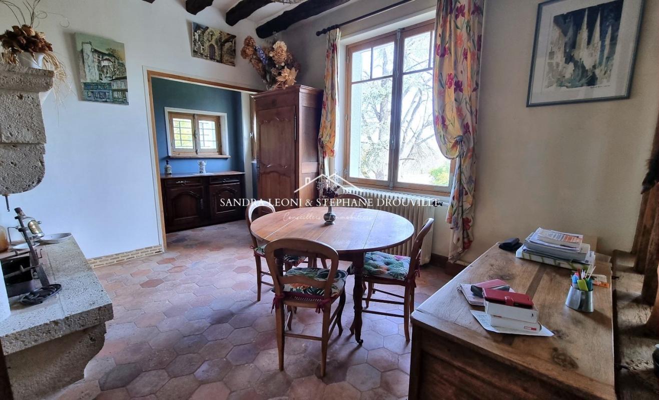SAINT-PREST SAINT-PREST - CHARMANTE DEMEURE en Pierre de 144 m², 3 CHAMBRES. TERRAIN DIVISIBLE ET CONSTRUCTIBLE 10