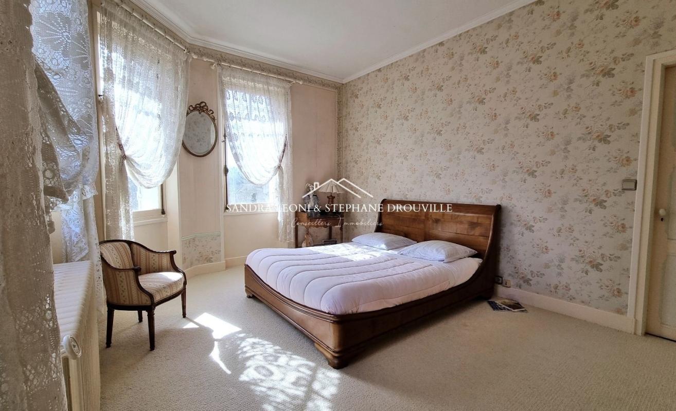 SAINT-PREST SAINT-PREST - CHARMANTE DEMEURE en Pierre de 144 m², 3 CHAMBRES. TERRAIN DIVISIBLE ET CONSTRUCTIBLE 13
