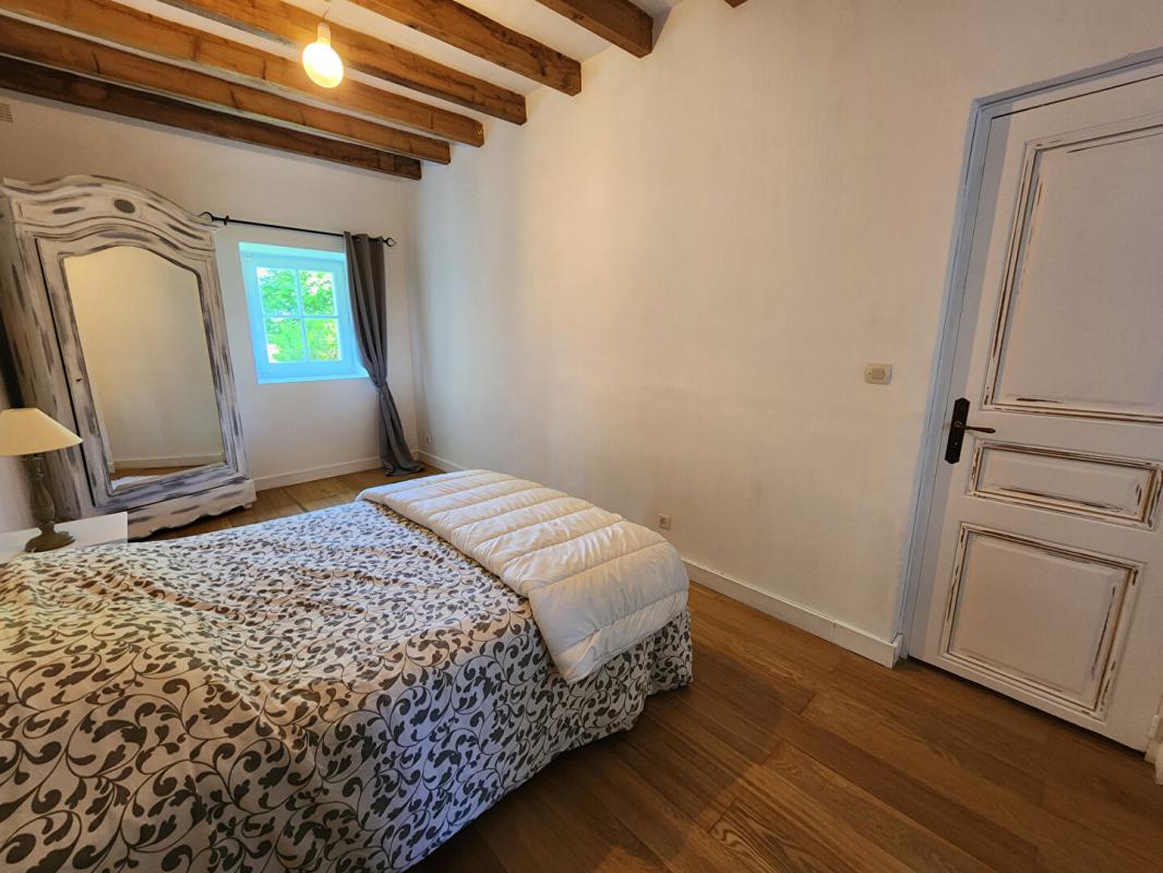 MANTHELAN Maison Manthelan 7 pièce(s) 255 m2 16