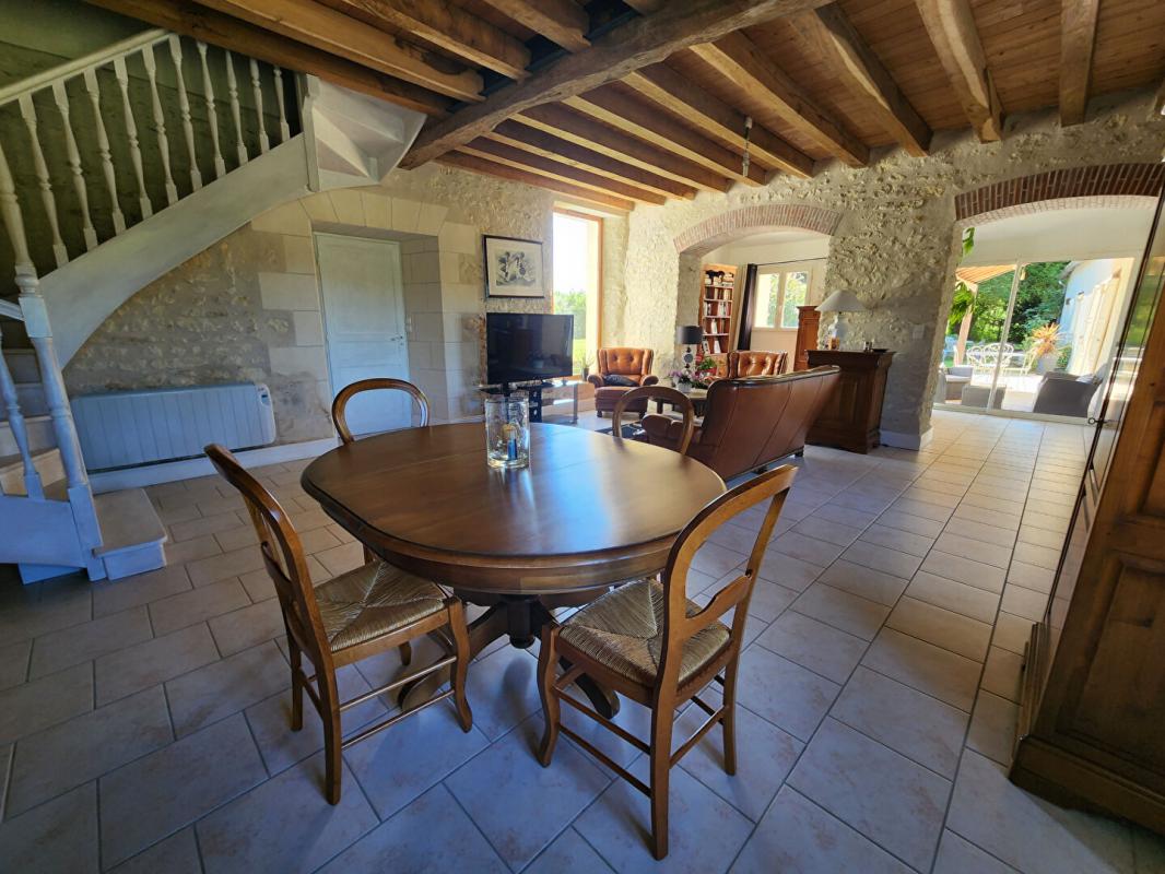 MANTHELAN Maison Manthelan 7 pièce(s) 255 m2 8