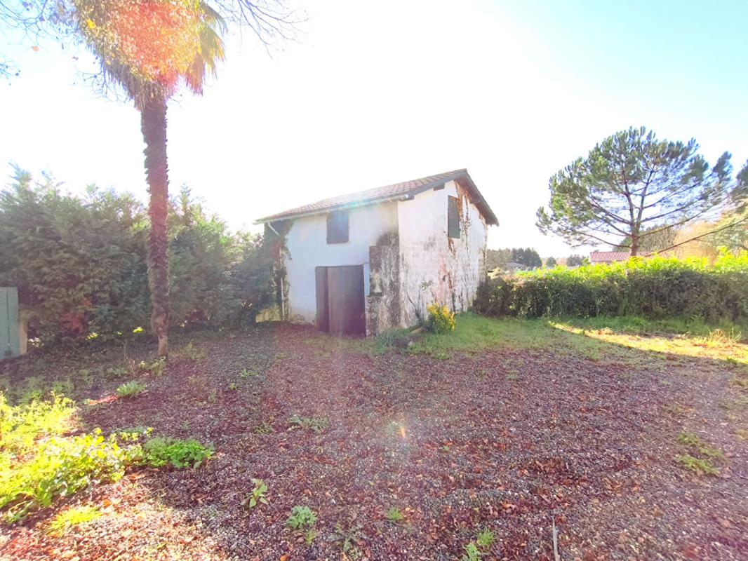 POYARTIN Maison Poyartin 4 pièce(s) 154 m2 plus garage 65 m2 et dépendance 37m2 4