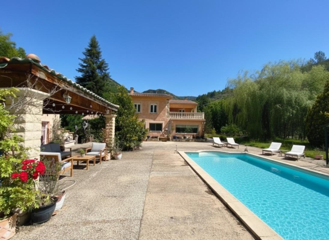 CHAUDON-NORANTE Maison de caractère avec piscine et jardin 1