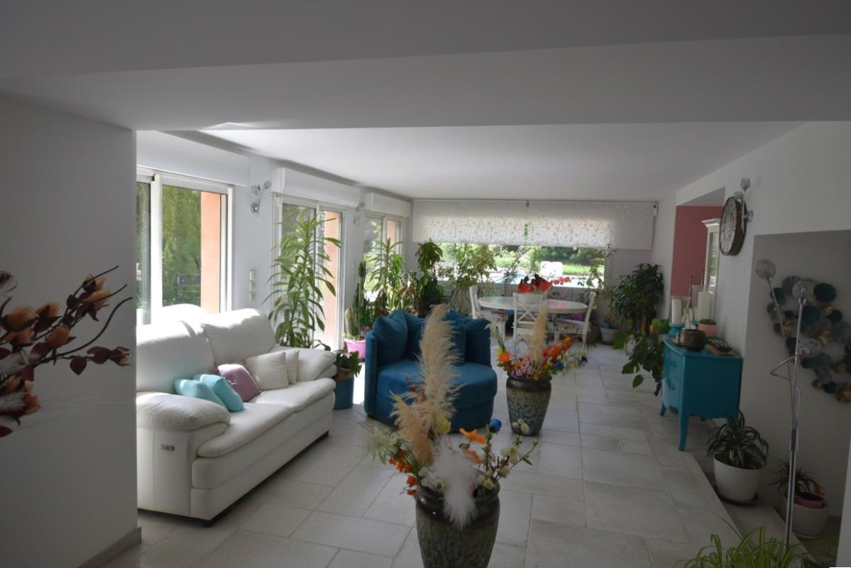 CHAUDON-NORANTE Maison de caractère avec piscine et jardin 13