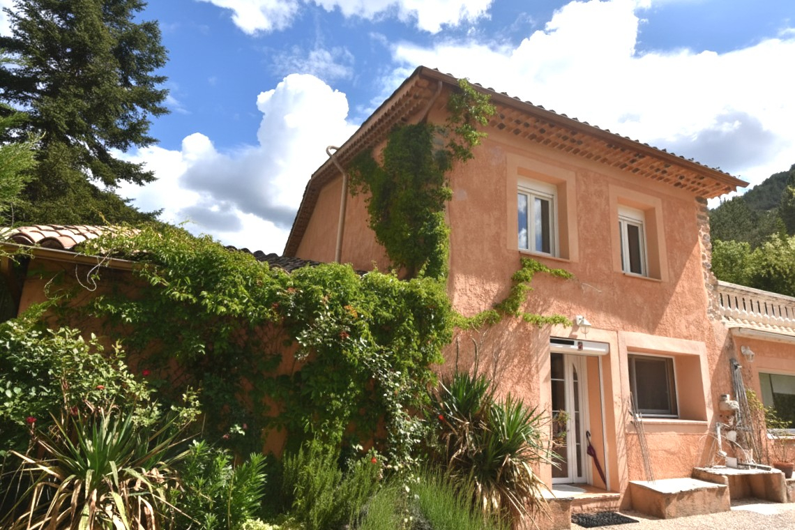 CHAUDON-NORANTE Maison de caractère avec piscine et jardin 5