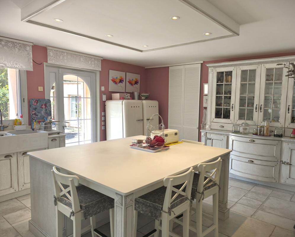 CHAUDON-NORANTE Maison de caractère avec piscine et jardin 9