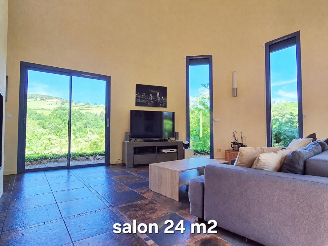 LE BOIS-D'OINGT LE BOIS D'OINGT. Villa d'architecte 6 pièces 175 m2 sur terrain de 1214m2 3