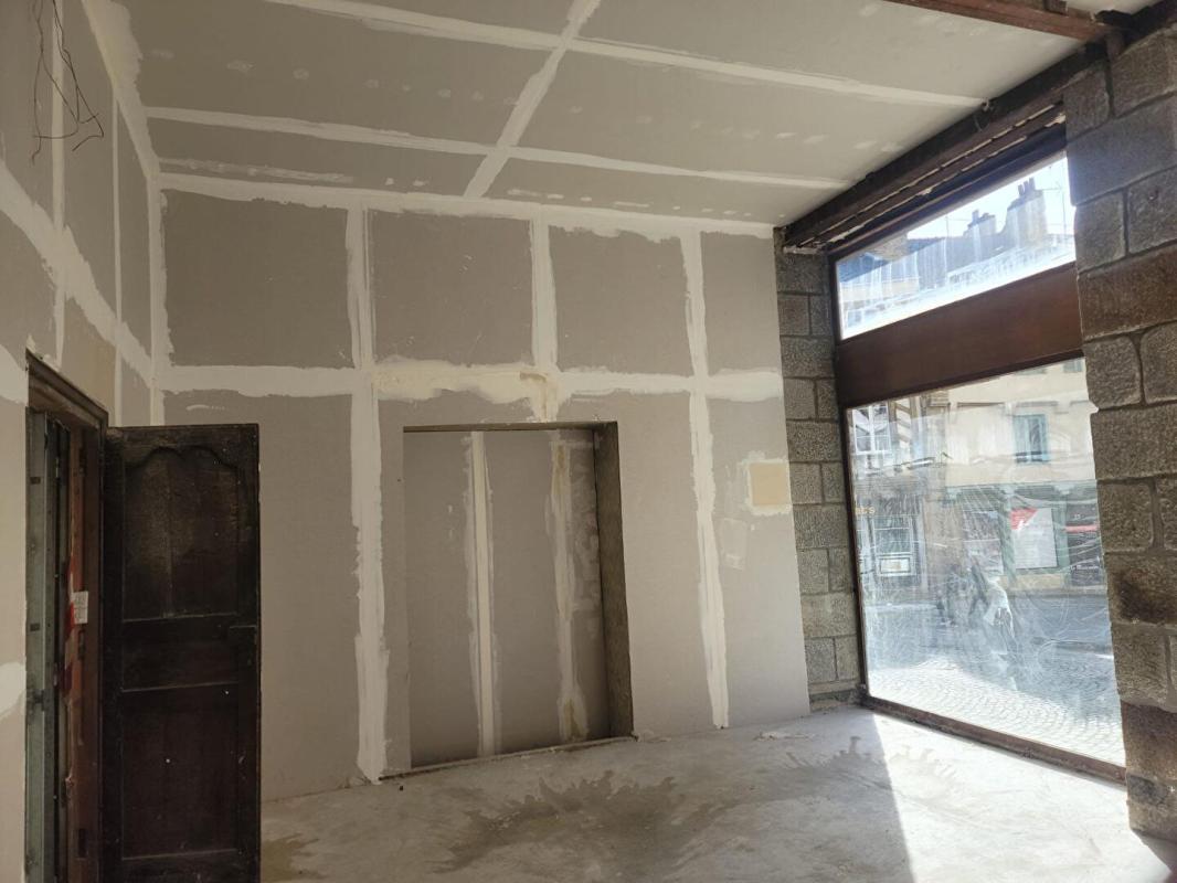 SAINT-BRIEUC SAINT BRIEUC - LOCAL COMMERCIAL 36 m², LOCATION 6