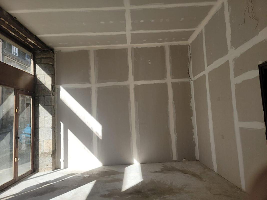 SAINT-BRIEUC SAINT BRIEUC - LOCAL COMMERCIAL 36 m², LOCATION 7