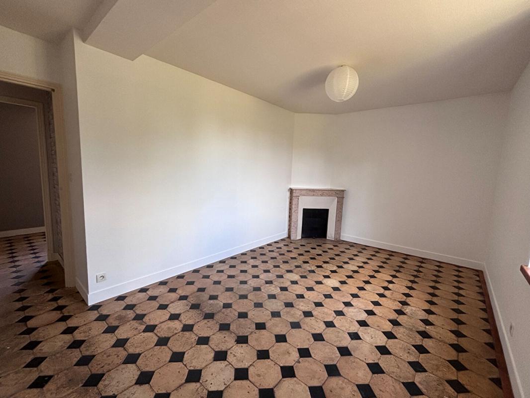 VINEUIL Ensemble immobilier Vineuil Maison + Granges 12