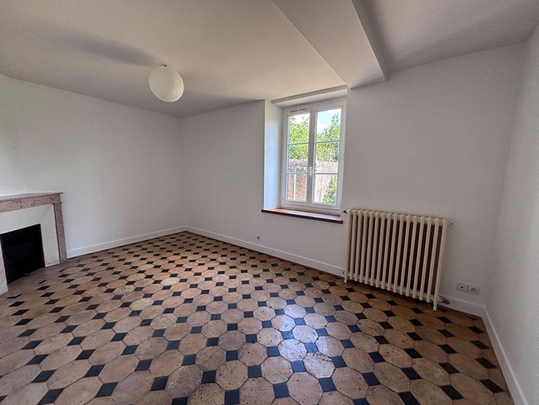 VINEUIL Ensemble immobilier Vineuil Maison + Granges 13